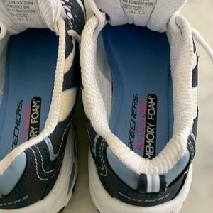 SKECHERS MEMORY FOAM SNEAKERS